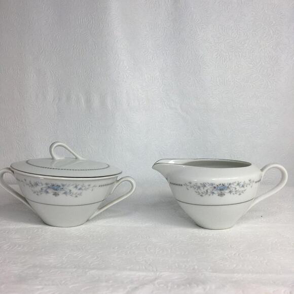 Vintage Towne House China Covered Sugar & Creamer Set Providence Pattern Japan - Picture 1 of 10